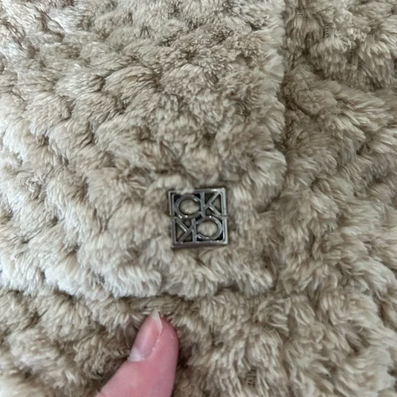 Calvin Klein teddy bear plush vest - Picture 7 of 10